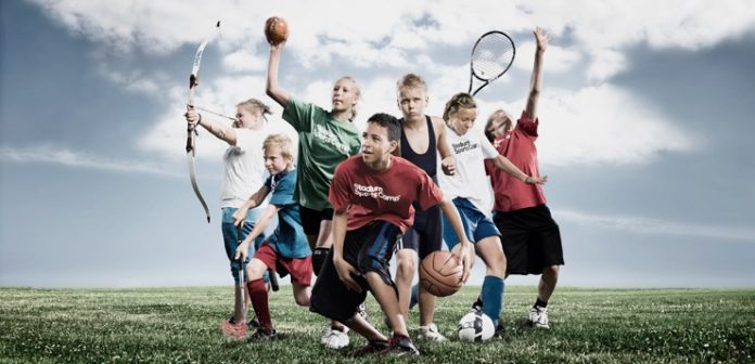paaugliai sportuoja