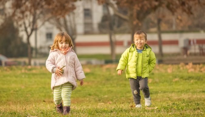 5 metų berniukas išgelbėjo sesytę nuo mirties, o paskui uždavė gydytojui klausimą, kurio jis negali pamiršti iki šiol