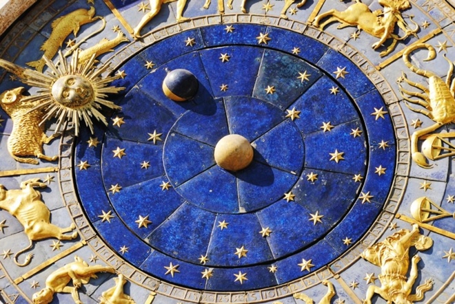 12 Zodiako ženklų kamuoliukas viduryje