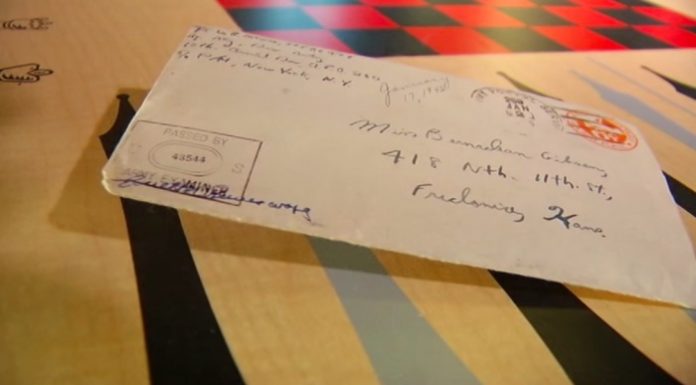 90 metų senoliui grįžo meilės laiškas, rašytas žmonai prieš 70 metų
