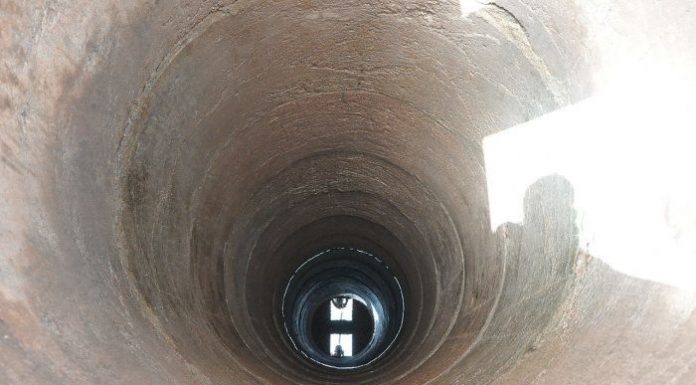 Jaunieji gelbėtojai: Turkijoje 10 metų berniuką nuleidus į naftos šulinį, išgelbėjo šunelį, o Kinijoje paauglys – į 30 metrų šulinį įkritusią 3 metų mergytę (vaizdo įrašas)