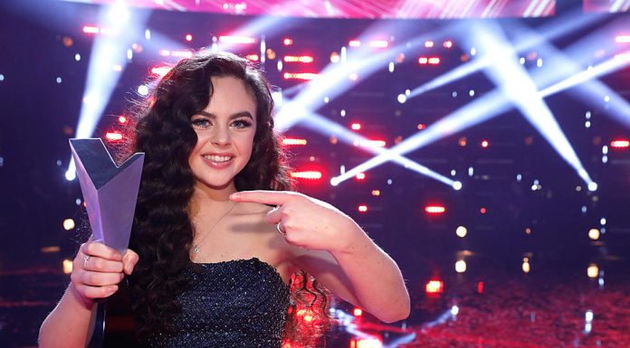 16 metų paauglė perdainavo žinomos amerikiečių kantri atlikėjos Patsy Cline dainą. Palyginkite, kurios atliekama daina jums labiau patinka (du vaizdo įrašai)