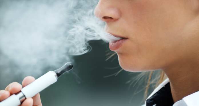 paaugliai ir elektroninių cigarečių garai