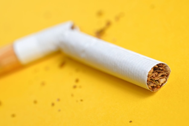 cigaretė perlaužta pusiau