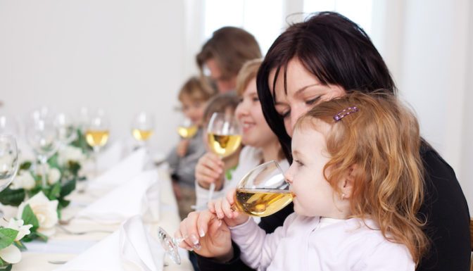 Kaip formuoti vaikų teisingą požiūrį į alkoholį