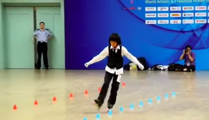 12-metis čiuožėjas savo virtuoziškumu nenusileidžia Michaelo Jacksono „Mėnulio eisenai“ (vaizdo įrašas)