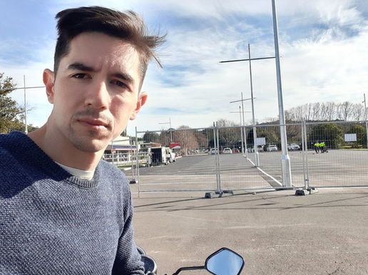Australijoje vyras pasiskiepijo keturis kartus nuo COVID-19. Jis mano, kad tai jam pridės antikūnų