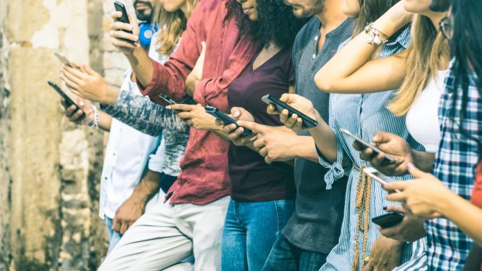 paaugliai ir mobilieji telefonai