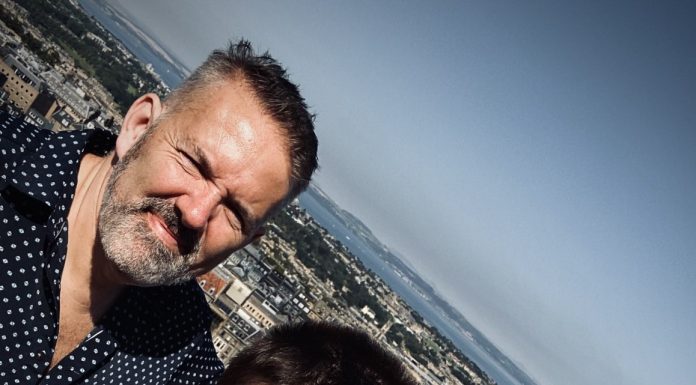 Vienišas paauglys autistas per savo gimtadienį sulaukė tūkstančių pranešimų ir sveikinimų iš viso pasaulio