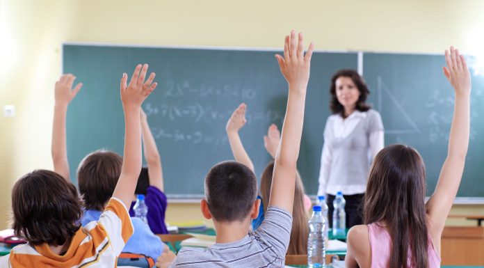Per apklausą moksleiviai pasakė, kad mokytojai yra reiklūs, protingi, griežti ir išmintingi