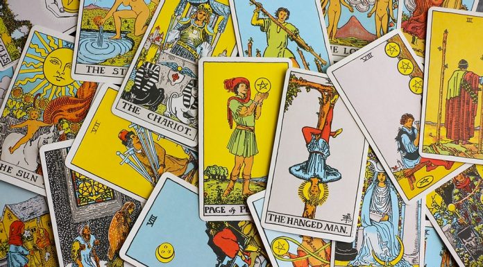Taro kortų prognozės dvylikai Zodiako ženklų 2021 metų gruodžio 27 – 2022 metų sausio 2 dienomis