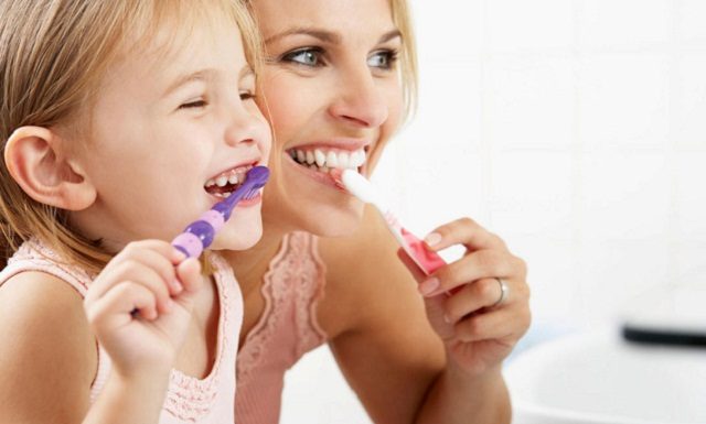 7 dantų higienos faktai, kuriuos turėtų žinoti kiekvienas