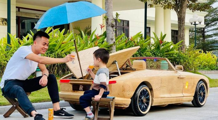 Geriausias pasaulyje tėtis savo sūnui sukonstravo mažytę „Rolls-Royce“ kopiją (vaizdo įrašas)