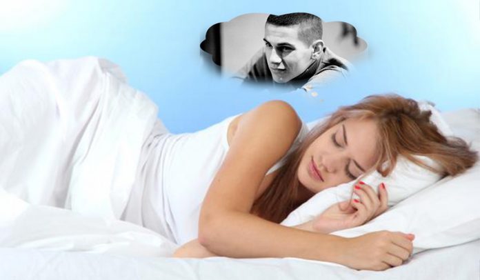 mergina sapnuoja buvusį