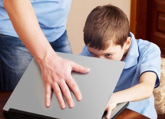 Mokslininkai: internetinė pornografija iškraipo paauglių suvokimą apie lytinius santykius