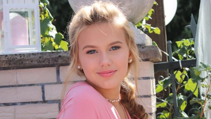 Rebecca Reusch pirma
