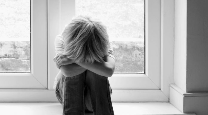 Pedofilai – vaikų viliotojai ir tvirkintojai, kurių knibždėte knibžda internete – tarp jų daug senyvo amžiaus vyrų, dažniausiai vienišų ir kenčiančių nuo impotencijos (vaizdo įrašas)