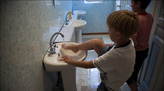 Kas nutiks, jei nesiplausite kojų (vaizdo įrašas)
