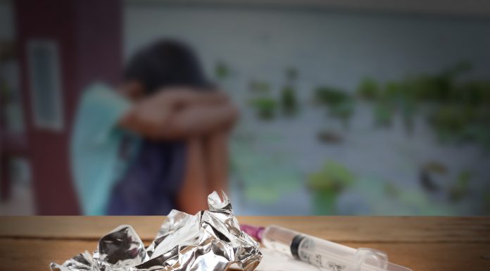 Kaip paaiškinti vaikui, kad narkotikai yra pavojingi (vaizdo įrašas)