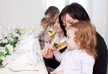 Kodėl vieni žmonės tampa alkoholikais, o kiti visą gyvenimą geria saikingai?