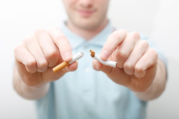 cigaretę per laužė pusiau