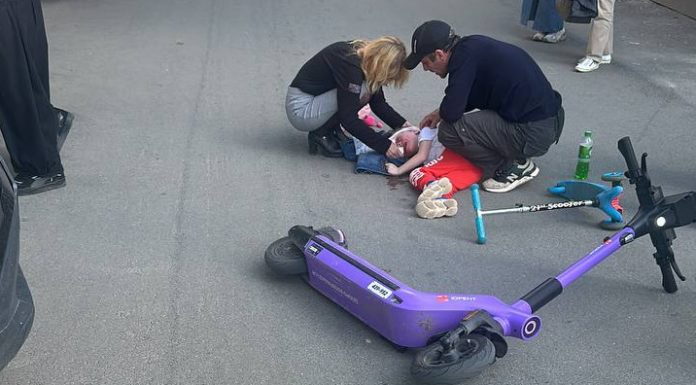 „Audi A6“ 22 metų vairuotojas, lėkdamas beprotišku greičiu, partrenkė dvi paaugles paspirtukininkes, kurios žuvo vietoje