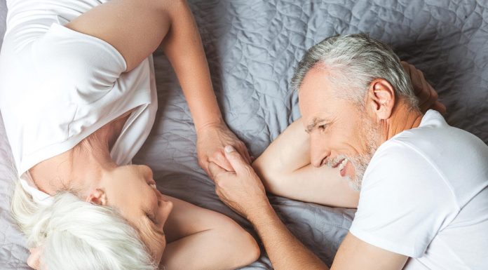 Ar tiesa, kad su amžiumi žmogui reikia mažiau sekso?