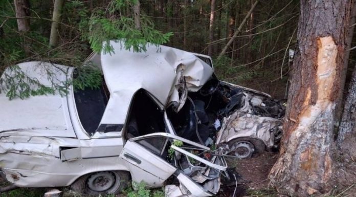 16 metų paauglys be leidimo pasiėmė tėvo automobilį: prieš sėsdamas prie vairo vartojo alkoholį ir per avariją pražudė savo bendraamžę