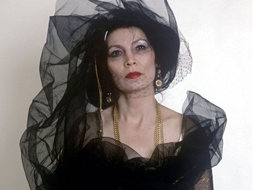 Džuna juodai